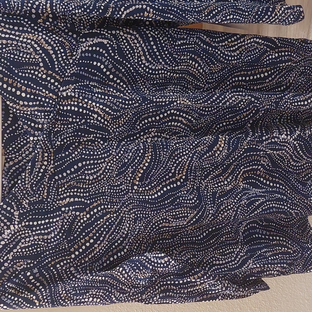 Chico's Ripple Dots Cross Neck 3/4 Sleeve. Kyoto Indigo. - Picture 4 of 10
